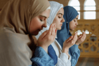 Ilustrasi Muslimah Berdoa (Foto: pexels.com/Thirdman)