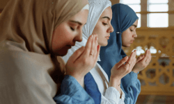 Ilustrasi Muslimah Berdoa (Foto: pexels.com/Thirdman)