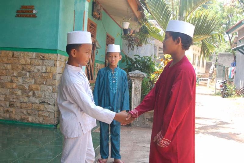 Ilustrasi Bersalaman (Foto: Republika/ Musiron)