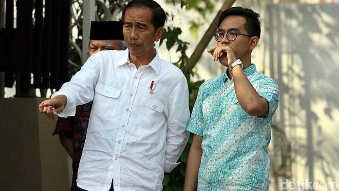Sumber foto: Jokowi dan Gibran by Detiknews