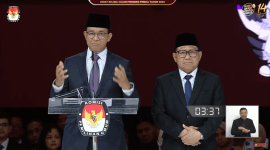 Anies Baswedan Didampingi Muhaimin Iskandar Saat Debat Kelima Capres 2024 (Foto: Tangkapan Layar @KPU RI)