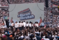 Paduan Suara Paguyuban Santo Gabriel saat Membawakan Indonesia Raya saat Membuka Kumpul Akbar (Foto: Tangkapan Layar X/@aniesbaswedan)