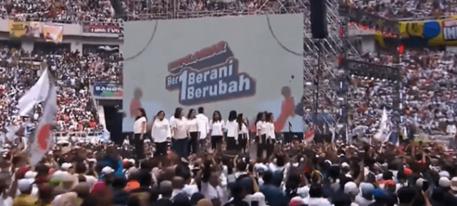 Paduan Suara Paguyuban Santo Gabriel saat Membawakan Indonesia Raya saat Membuka Kumpul Akbar (Foto: Tangkapan Layar X/@aniesbaswedan)