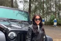 Erine Meike Torondek - Istri Rafael Alun Trisambodo