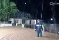 Gambar Padang Sumatera Barat Terendam Banjir, Akibat Hujan Deras Luapan Air Melebihi 1 Meter HIngga Sulut Polisi Siagakan Ratusan Personel Siap Turun Tangan (Sumber: BNPB)
