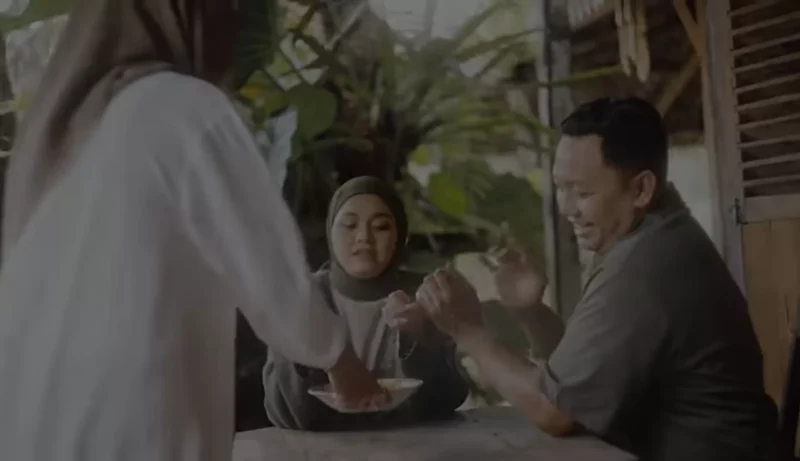Ilustrasi gambar sumber tangkapan layar official music video singel Rumah Salma Salsabil 