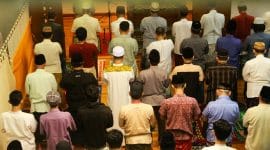 Ilustrasi Sholat Tarawih dan Sholat Tahajud (Sumber: Unsplash/Annas Arfnahri)