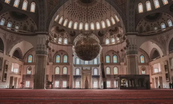 Ilustrasi 3 Amalan yang Disunnahkan pada 10 Hari Terakhir Ramadhan (Sumber: Unsplash/ Febiyan)