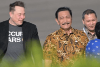 Elon Musk bersama Luhut Binsar Pandjaitan - Reuters