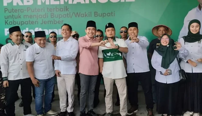 Gus Fawait Berfoto Bersama Ketua DPC PKB Jember beserta Jajarannya (Sumber: Istimewa)