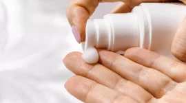 Ilustrasi penggunaan sunscreen (Sumber: Pixabay)