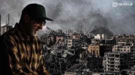 Gambar Eric Cantona, Legenda Manchester United Baca Surat Haru Jurnalis Terlantar di Gaza (Sumber: Anadolu Ajansi)