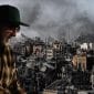 Gambar Eric Cantona, Legenda Manchester United Baca Surat Haru Jurnalis Terlantar di Gaza (Sumber: Anadolu Ajansi)