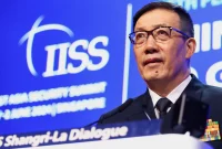 Ilustrasi gambar Laksamana Dong Jun menyampaikan pidato dalam dialog IISS Shangri-La ke-21