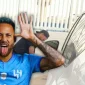 Gambar Tak Habis Pikir! Neymar Tusuk Ban Mobil Rekan Setim Dengan Pisau (sumber: @neymarjr)