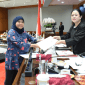Ketua DPR RI Puan Maharani saat menerima laporan dari Wakil Ketua Komisi VIII DPR RI Diah Pitaloka terkait RUU Tentang Kesejahteraan Ibu dan Anak Pada Fase Seribu Hari Pertama Kehidupan menjadi Undang-Undang (Sumber: dpr.go.id/Foto: Jak/vel)