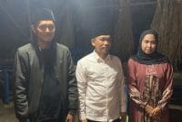 Hasan dan Istri pengusaha briket kualitas ekspor asal Lumajang, saat dikunjungi oleh calon Bupati Lumajang Thoriqul Haq - Foto Istimewa  (Sam Ridwan/Frensia.id)