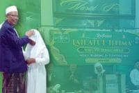 Rais Syuriah MWCNU Jenggawah saat Memberikan Santunan Anak Yatim dari Ranting NU Wonojati pada Lailatul Ijtima di Masjid Nurul Falah (Sumber: Istimewa)