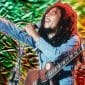 Gambar Lagu Perdamaian Bob Marley, Disebut Tak Menolak Kekerasan (Ilustrasi: Canva dan Britannica)