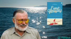 foto Ernest Hemingway dan karya monumentalnya lelaki Tua dan Laut (Ilustrasi/Arif)