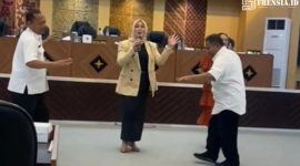Gambar Asyik Berjoget Di Sela Sidang Paripurna,  DPRD Dianggap Tak Punya Etika dan Didemo Mahasiswa (Sumber: Istimewa)