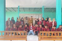 Mahasiswa KKN Posko 16 Universitas Muhammadiyah Jember - Tempursari, Kabupaten Lumajang. (Foto Istimewa/El-Yasini)