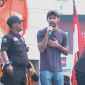 Reza Rahadian saat Berorasi Tolak Pengesahan RUU Pilkada dan Kawal Putusan MK (Sumber: Tangkapan Layar YouTube @tvonenews)