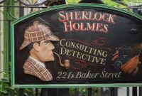Gambar Sherlock Holmes, Tokoh Yang Ajari Konsep Keahlian Modern (Sumber: Canva)