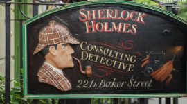 Gambar Sherlock Holmes, Tokoh Yang Ajari Konsep Keahlian Modern (Sumber: Canva)