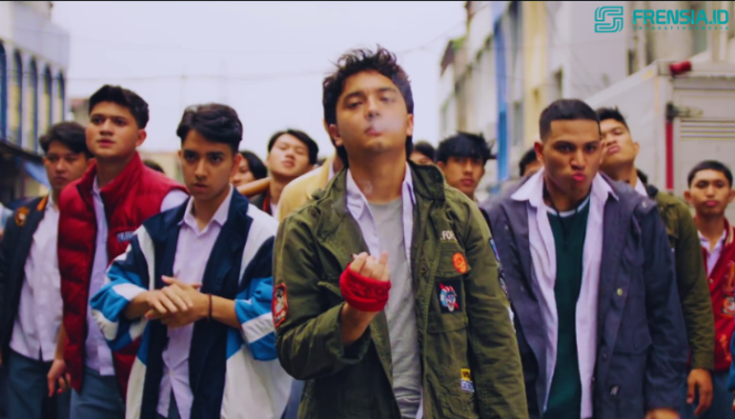 cuplikan film galaksi (sumber: hasil tangkapan layar film galaksi)