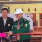 proses pemotongan pita yang dilakukan oleh kades Tegalwangi dalam acara launching
