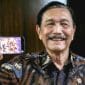foto luhut binsar pandjaitan menunjukkan game Lokapala (Sumber: tangkapan layar dari Instagram Luhut Binsar Pandjaitan)