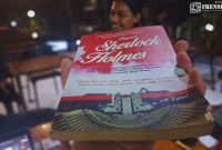 Gambar Beyond Sherlock Holmes, Buku Yang Bongkar Fakta Novel Detektif Sir Arthur Conan Doyle (Sumber: Mashur Imam/Frensia)