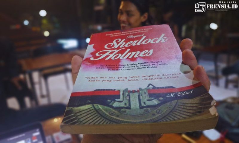 Gambar Beyond Sherlock Holmes, Buku Yang Bongkar Fakta Novel Detektif Sir Arthur Conan Doyle (Sumber: Mashur Imam/Frensia)