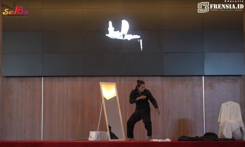 Gambar Deklamasi Monolognya Memukau, Mahasiswa UIN KHAS Jember Diminta Tampil di Malam Puncak SeIBa International Festival (Sumber: Istimewa)