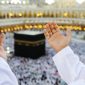 Gambar xHaji merupakan rukun Islam yang harus dikerjakan jika sudah mampu. Ternyata ritualitasnya dianggap oleh akademisi sebagai ikatan teologis (Sumber: Canva)