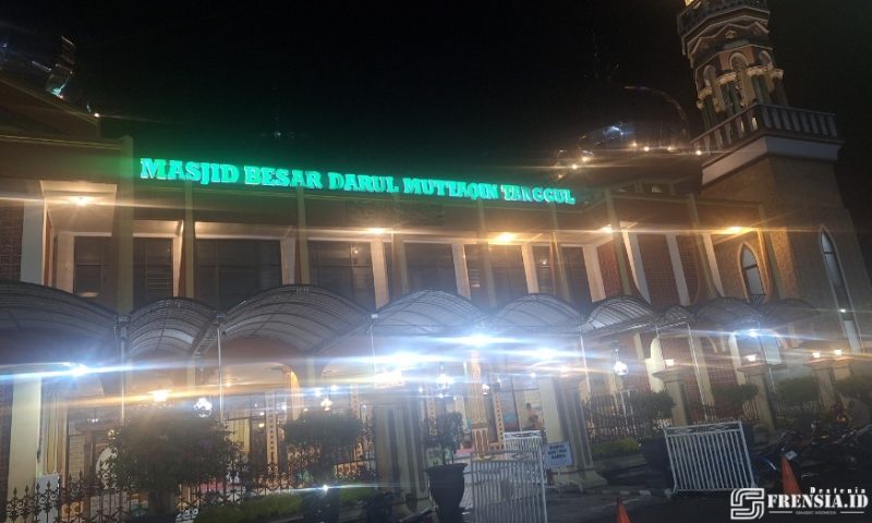 Gambar Mengejutkan! Masjid Besar Di Tanggul Ternyata Berusia Lebih Seabad (Sumber: Imam/Frensia)