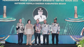 Pemerintah Kabupaten Jember saat Menerima Penghargaan Nirwasita Tantra Untuk Pertama Kalinya (Sumber: Dinas Kominfo Jember)