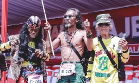 Riyadi (kiri), Yacobus (paling kana) Peserta Tertua Tajemtra 2024 (Sumber: Tangkapan Layar Instagram @dinas_kominfo_kab_jember)