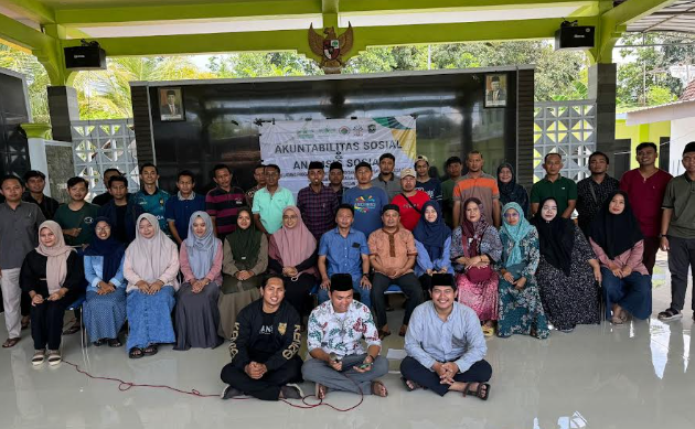 Masyarakat Desa Selokbesuki ikuti arahan penuh tim Lakpesdam PCNU Lumajang untuk program akuntabilitas sosial.