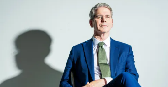 Scoot Bessent, Hedge Fund Key Square Group diusulkan jadi Menteri Keuangan Amerika Serikat.