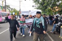 Adil Satria Putra, Koordinator Aksi AMP2J saat Memimpin Longmarch dari DPRD ke KPU Jember (Sumber: frensia.id/Faiq Al Himam)