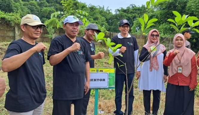 UIN KHAS Jember Gelar Sehari Bebas Polusi dan Reboisasi, Rektor: Sekali Waktu Berikan Alam Ketenangan dan Kedamain (Sumber: Istimewa)
