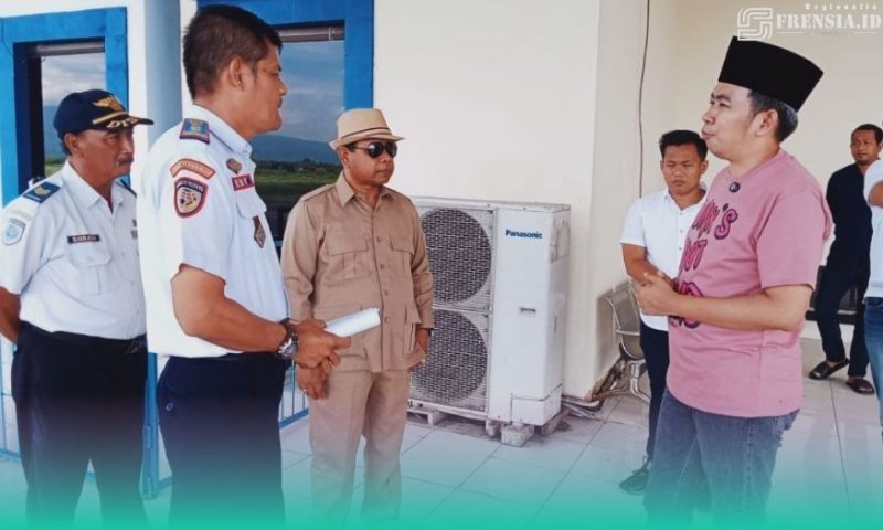 Gambar Gus Fawait Pantau Bandara Jember (Sumber: Istimewa)