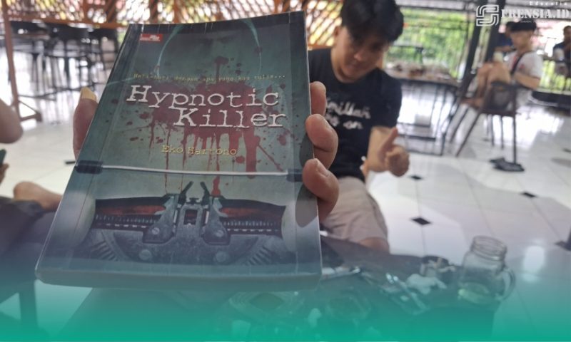 Gambar Hypnotic Killer, Novel Tentang Seorang Penulis Cerpen Misterius (Sumber: Jibriel At For.rest) 