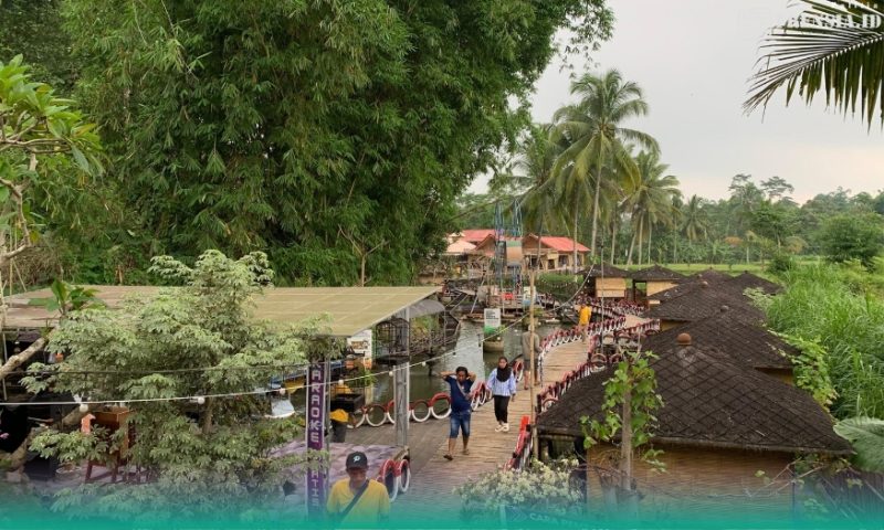 Gambar Rekomendasi Wisata Kuliner di Jember, Rasakan Sensasi Makan Bak di Tepi Persawahan Bali hingga Naik Kereta di Atas Danau Buatan (Sumber foto: Sigit/Frnsensia.Id)