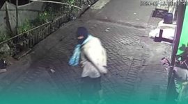 Terekam CCTV, Ini Ciri-Ciiri Pelaku Pembobol 3 Rumah Warga di Jember (Sumber foto: Tangkapan layar rekaman CCTV)