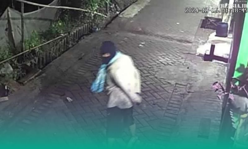 Terekam CCTV, Ini Ciri-Ciiri Pelaku Pembobol 3 Rumah Warga di Jember (Sumber foto: Tangkapan layar rekaman CCTV)
