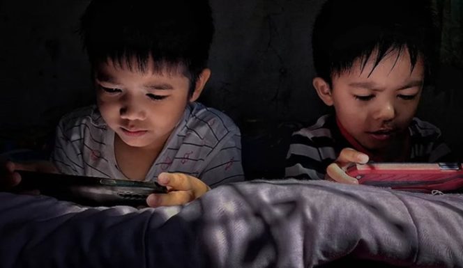Gambar Dampak Negatif Penggunaan Gadget Berlebihan Kemendukbangga (Sumber: Instagram @bkkbnofficial)