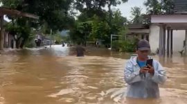 8 Desa di Jember Terendam Banjir Akibat Diguyur Hujan Lebat-Air Sungai Meluap, Ribuan Warga Terdampak (Sumber: Tangkapan layar video banjir di Jember)